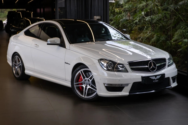 Foto do veículo MERCEDES-BENZ C 63 AMG 6.3 COUPÉ V8 GASOLINA 2P AUTOMATICO 2012/2012 31.932 KM R$ 649.900,00