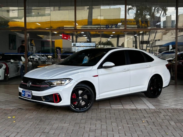 Foto do veículo VOLKSWAGEN JETTA 2.0 350 TSI GASOLINA GLI DSG 2024/2024 11.950 KM R$ 206.000,00