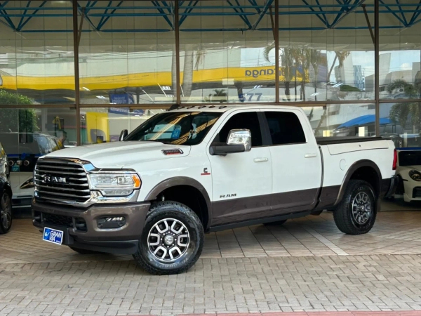 Foto do veículo RAM 3500 6.7 I6 TURBO DIESEL LIMITED LONGHORN CD 4X4 AUTOMÁTICO 2023/2024 30.442 KM R$ 478.000,00