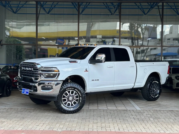 Foto do veículo RAM 3500 6.7 I6 TURBO DIESEL LIMITED LONGHORN CD 4X4 AUTOMÁTICO 2025/2025 919 KM R$ 698.000,00