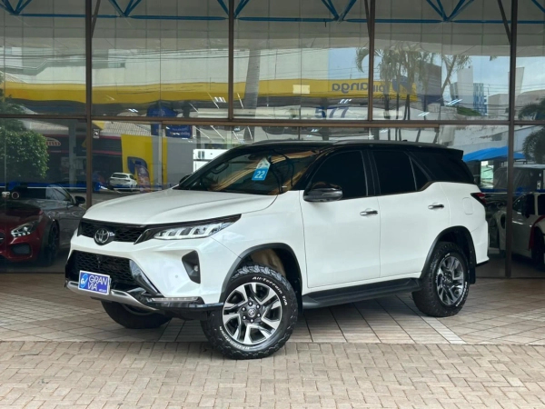 Foto do veículo TOYOTA HILUX SW4 2.8 D-4D TURBO DIESEL DIAMOND 7L 4X4 AUTOMÁTICO 2021/2022 78.581 KM R$ 339.900,00