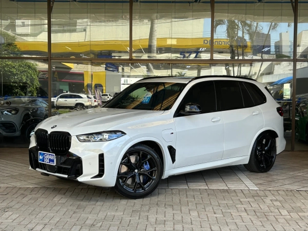 Foto do veículo BMW X5 3.0 I6 TURBO HÍBRIDO XDRIVE50E M SPORT AUTOMÁTICO 2024/2024 28.942 KM R$ 555.000,00