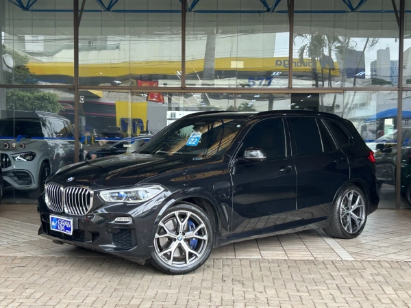 Foto do veículo BMW X5 3.0 I6 TURBO HÍBRIDO XDRIVE45E M SPORT AUTOMÁTICO 2021/2022 62.157 KM R$ 384.000,00