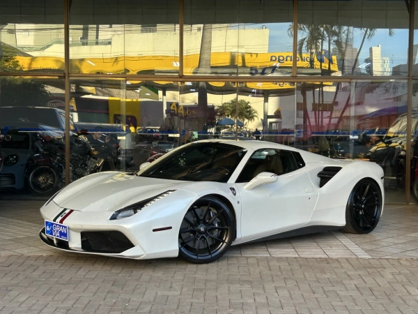 Foto do veículo FERRARI 488 SPIDER 3.9 V8 TURBO GASOLINA F1-DCT 2017/2017 44.511 KM R$ 2.540.000,00