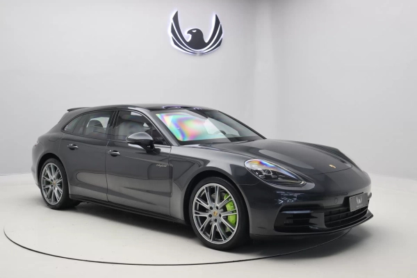 Foto do veículo PORSCHE PANAMERA 4 E-Hybrid Sport Turismo 2019/2020 39.500 KM R$ 590.000,00