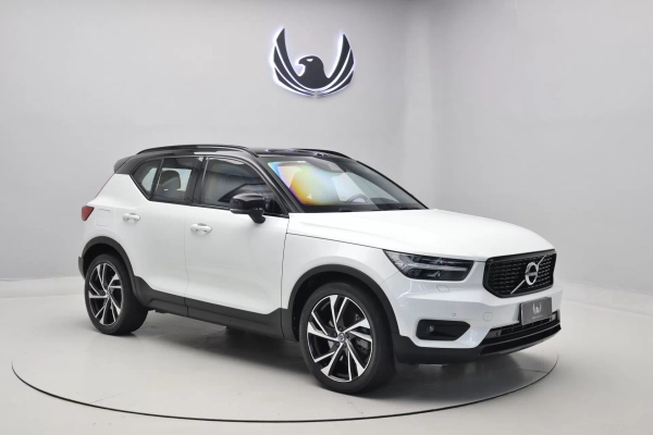 Foto do veículo VOLVO XC40 T5 Recharge R-Design 2020/2021 52.900 KM R$ 239.000,00