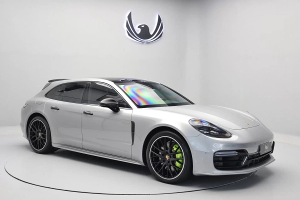 Foto do veículo PORSCHE PANAMERA 4 E-Hybrid Sport Turismo 2018/2018 29.200 KM R$ 545.000,00