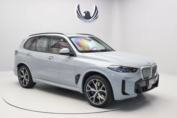 Foto do veículo BMW X5 xDrive50e M Sport 2023/2024 27.600 KM R$ 669.000,00