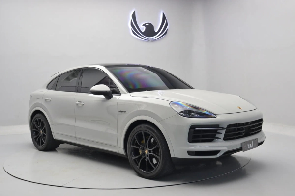 Foto do veículo PORSCHE CAYENNE Coupé E-Hybrid Platinum Edition 2022/2022 26.240 KM R$ 630.000,00