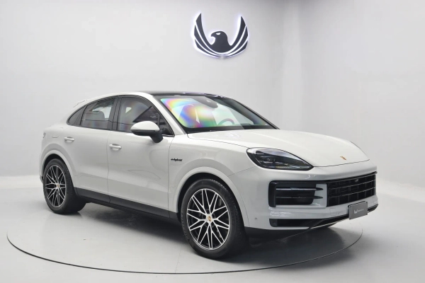 Foto do veículo PORSCHE CAYENNE Coupé E-Hybrid 2024/2025 5.310 KM R$ 935.000,00