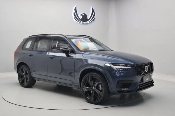 Foto do veículo VOLVO XC90 T8 Recharge Ultimate Dark | 7 Lugares 2023/2023 33.830 KM R$ 439.900,00