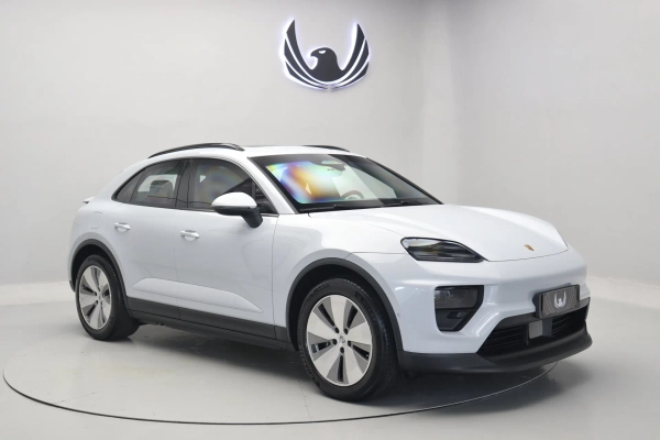 Foto do veículo PORSCHE MACAN 4 ELÉTRICO 2025/2025 5.120 KM R$ 840.000,00