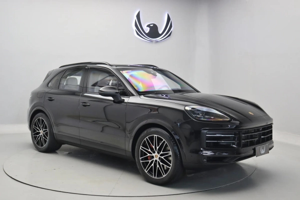 Foto do veículo PORSCHE CAYENNE E-Hybrid 2025/2025 11.850 KM R$ 989.000,00