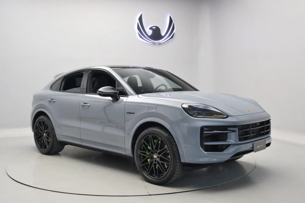 Foto do veículo PORSCHE CAYENNE Coupé E-Hybrid Black Edition 2025/2026 2.200 KM R$ 1.000.000,00