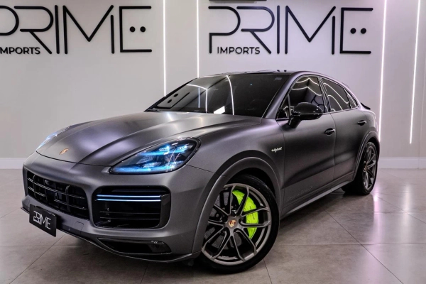 Foto do veículo PORSCHE CAYENNE 4.0 V8 E-HYBRID TURBO S COUPÉ AWD TIPTRONIC S 2021/2021 47.900 KM R$ 899.900,00