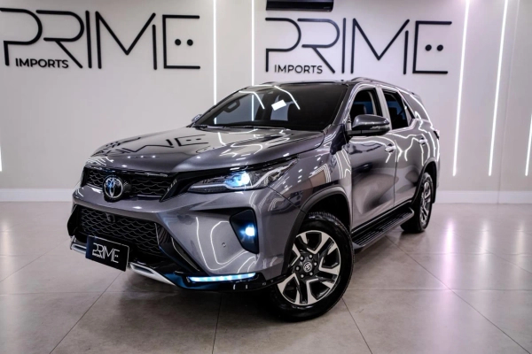 Foto do veículo TOYOTA HILUX SW4 2.8 D-4D TURBO DIESEL SRX PLATINUM 4X4 AUTOMÁTICO 2025/2025 18.900 KM R$ 389.900,00