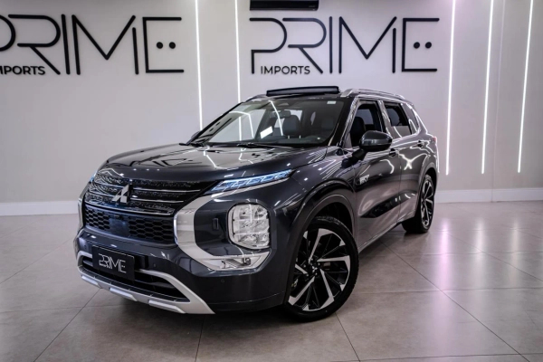 Foto do veículo MITSUBISHI OUTLANDER 2.4 PHEV SIGNATURE S-AWC DHT 2026/2026 3.900 KM R$ 368.900,00