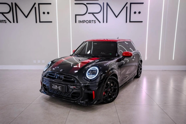 Foto do veículo MINI COOPER 2.0 16V TWINPOWER GASOLINA JOHN COOPER WORKS 2P STEPTRONIC 2025/2025 3.136 KM R$ 389.900,00