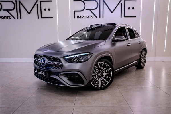 Foto do veículo MERCEDES-BENZ GLA 200 1.3 MHEV AMG LINE 7G-DCT 2025/2025 19.900 KM R$ 289.900,00