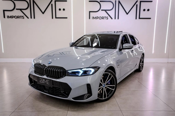 Foto do veículo BMW 330e 2.0 16V TURBO HÍBRIDO M SPORT AUTOMÁTICO 2023/2024 47.605 KM R$ 289.900,00