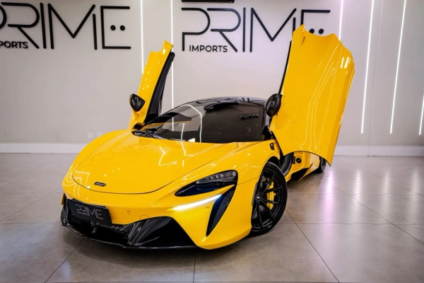 Foto do veículo MCLAREN ARTURA 3.0 V6 BITURBO HYBRID SSG 2023/2023 7.700 KM R$ 2.279.000,00