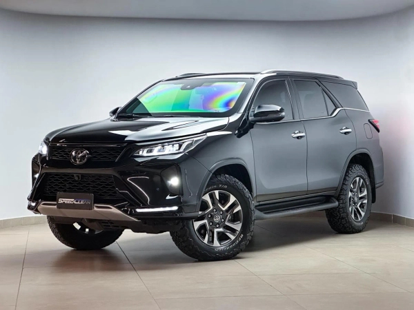 Foto do veículo TOYOTA HILUX SW4 2.8 D-4D TURBO DIESEL DIAMOND 7L 4X4 AUTOMÁTICO 2023/2024 29.460 KM R$ 459.800,00