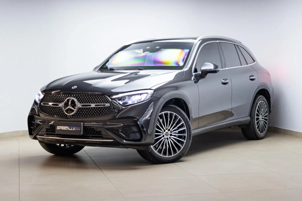 Foto do veículo MERCEDES-BENZ GLC 300 2.0 MHEV AMG LINE 4MATIC 9G-TRONIC 2025/2026 7.911 KM R$ 594.900,00