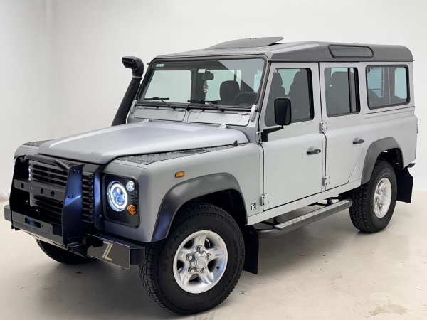 Foto do veículo LAND ROVER DEFENDER 2.5 CSW 110 4X4 TURBO DIESEL 4P MANUAL 2001/2001 310.982 KM R$ 190.000,00