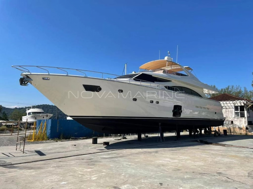 Foto do veículo FERRETTI 83 0 MILHAS 20.000.000,00