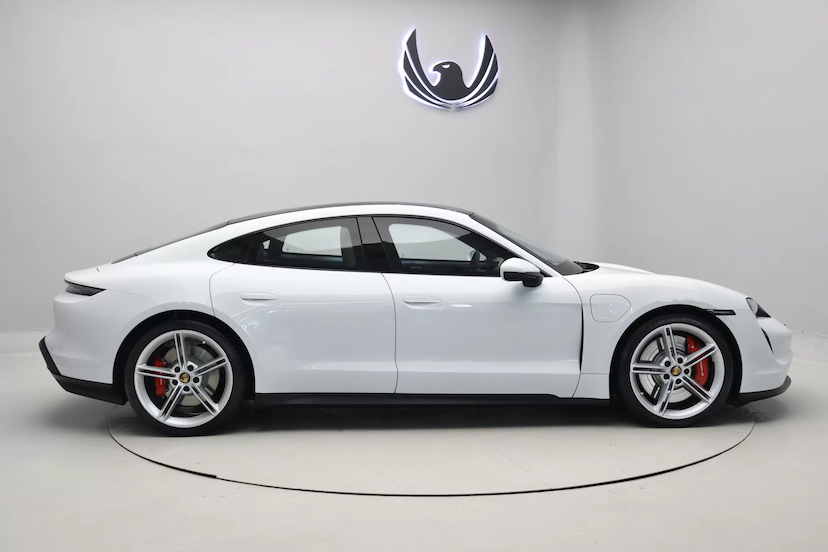 Foto do veículo PORSCHE TAYCAN 4S ELÉTRICO 2023 9.800 KM R$ 590.000,00