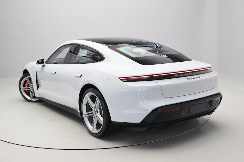 Foto do veículo PORSCHE TAYCAN 4S ELÉTRICO 2023 9.800 KM R$ 590.000,00
