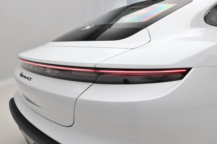 Foto do veículo PORSCHE TAYCAN 4S ELÉTRICO 2023 9.800 KM R$ 590.000,00