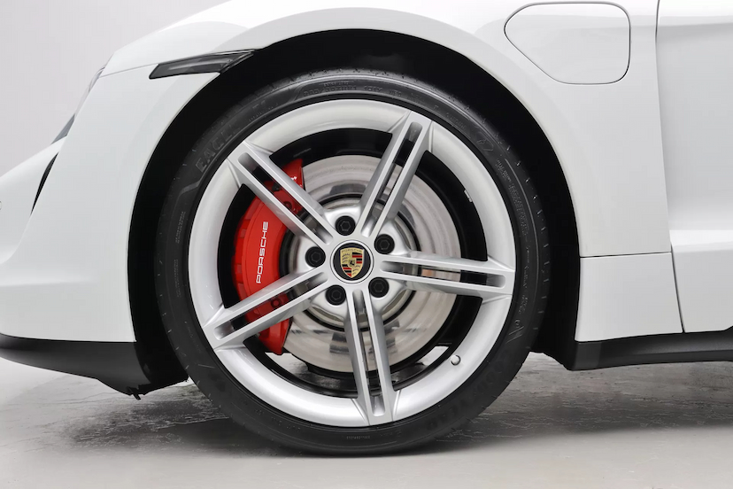 Foto do veículo PORSCHE TAYCAN 4S ELÉTRICO 2023 9.800 KM R$ 590.000,00