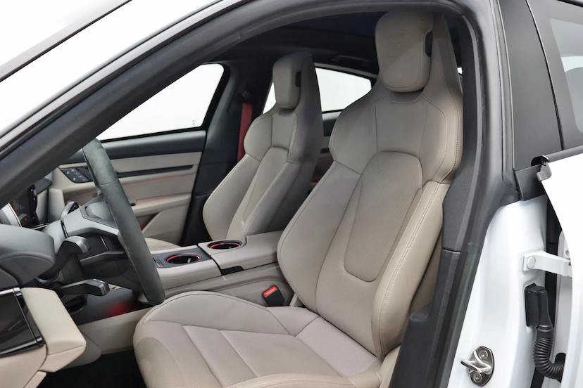 Foto do veículo PORSCHE TAYCAN 4S ELÉTRICO 2023 9.800 KM R$ 590.000,00