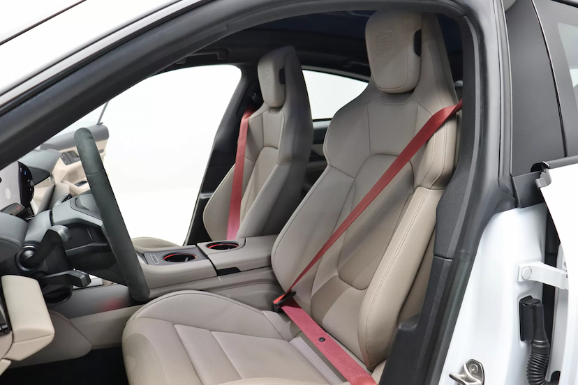 Foto do veículo PORSCHE TAYCAN 4S ELÉTRICO 2023 9.800 KM R$ 590.000,00