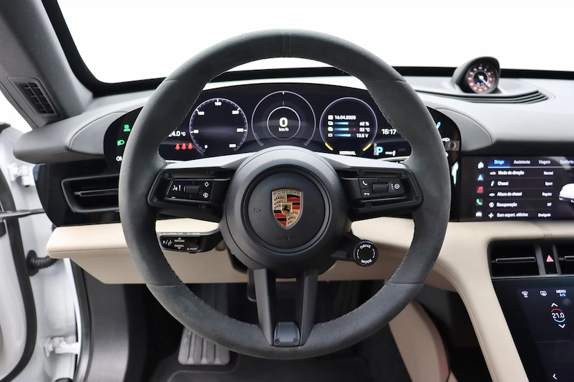 Foto do veículo PORSCHE TAYCAN 4S ELÉTRICO 2023 9.800 KM R$ 590.000,00