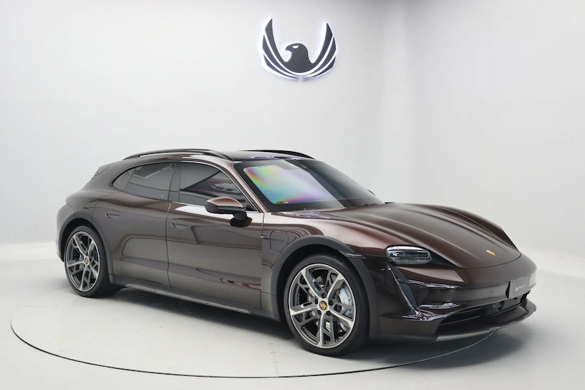 Foto do veículo PORSCHE TAYCAN 4 CROSS TURISMO ELÉTRICO 2023 15.740 KM R$ 620.000,00