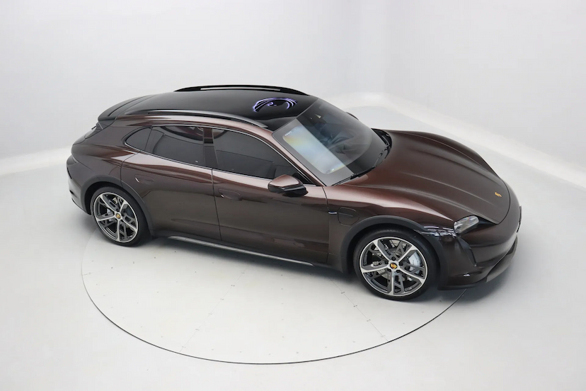 Foto do veículo PORSCHE TAYCAN 4 CROSS TURISMO ELÉTRICO 2023 15.740 KM R$ 620.000,00