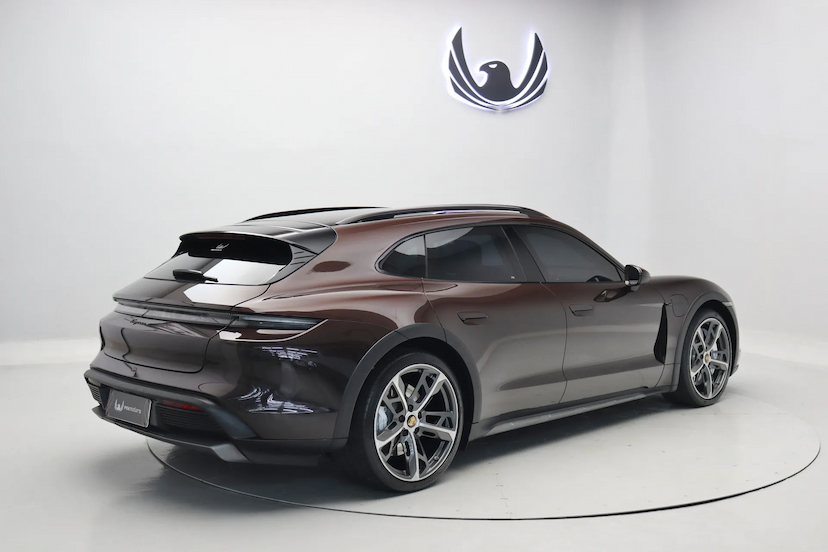 Foto do veículo PORSCHE TAYCAN 4 CROSS TURISMO ELÉTRICO 2023 15.740 KM R$ 620.000,00
