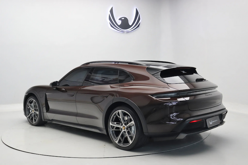Foto do veículo PORSCHE TAYCAN 4 CROSS TURISMO ELÉTRICO 2023 15.740 KM R$ 620.000,00