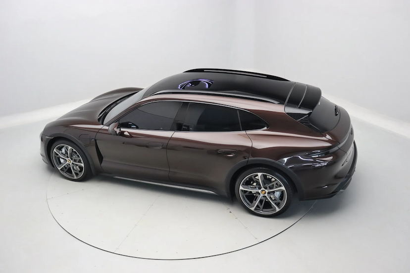 Foto do veículo PORSCHE TAYCAN 4 CROSS TURISMO ELÉTRICO 2023 15.740 KM R$ 620.000,00
