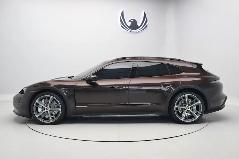 Foto do veículo PORSCHE TAYCAN 4 CROSS TURISMO ELÉTRICO 2023 15.740 KM R$ 620.000,00