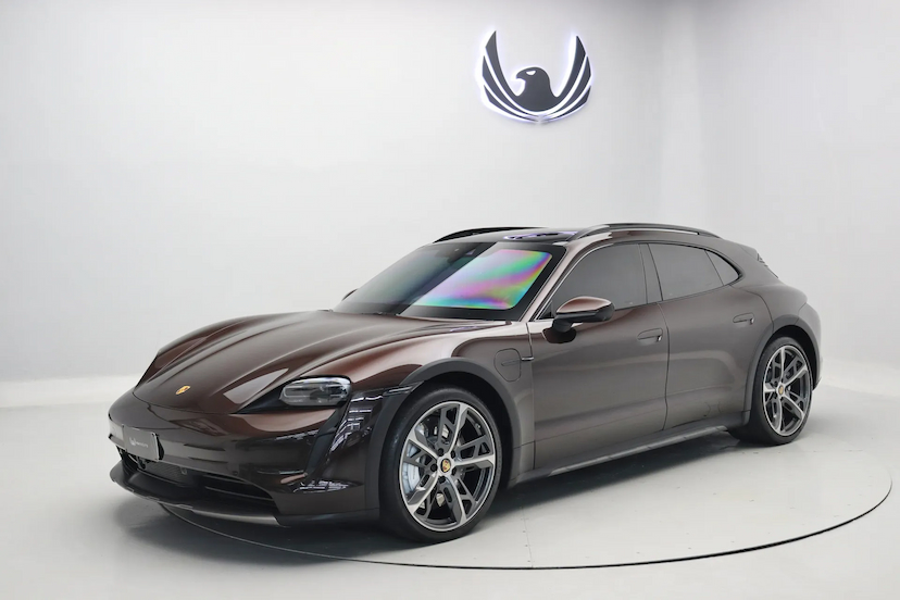 Foto do veículo PORSCHE TAYCAN 4 CROSS TURISMO ELÉTRICO 2023 15.740 KM R$ 620.000,00