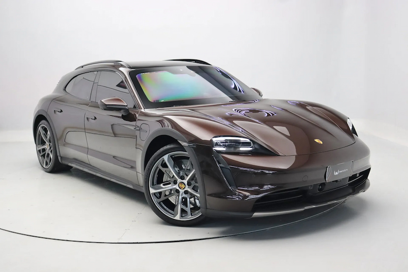 Foto do veículo PORSCHE TAYCAN 4 CROSS TURISMO ELÉTRICO 2023 15.740 KM R$ 620.000,00