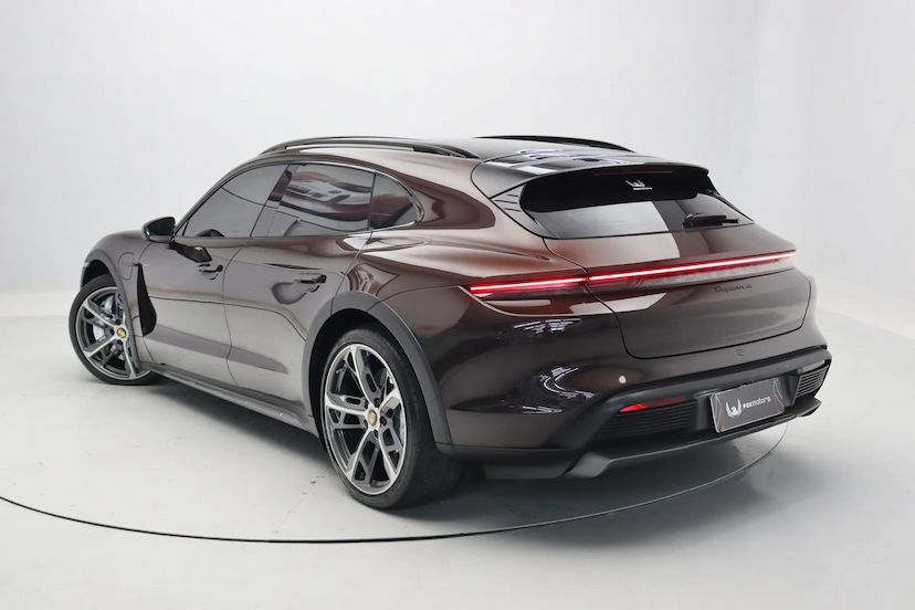 Foto do veículo PORSCHE TAYCAN 4 CROSS TURISMO ELÉTRICO 2023 15.740 KM R$ 620.000,00