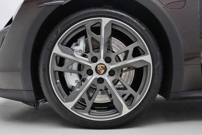 Foto do veículo PORSCHE TAYCAN 4 CROSS TURISMO ELÉTRICO 2023 15.740 KM R$ 620.000,00