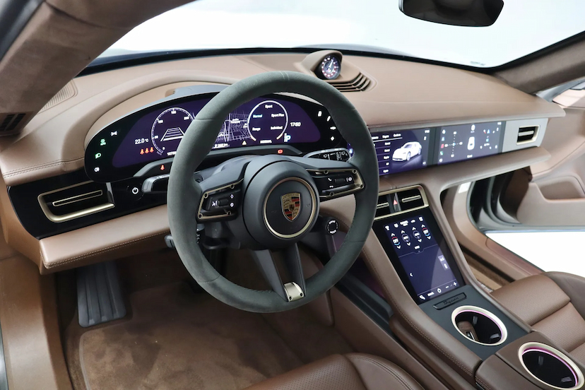 Foto do veículo PORSCHE TAYCAN 4 CROSS TURISMO ELÉTRICO 2023 15.740 KM R$ 620.000,00