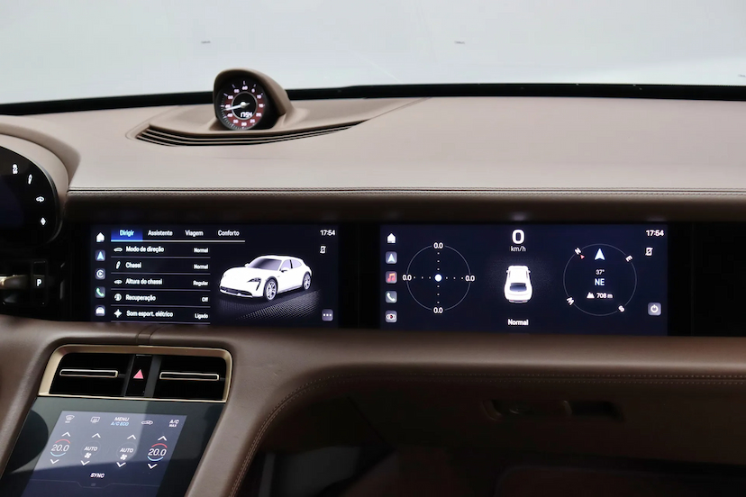 Foto do veículo PORSCHE TAYCAN 4 CROSS TURISMO ELÉTRICO 2023 15.740 KM R$ 620.000,00