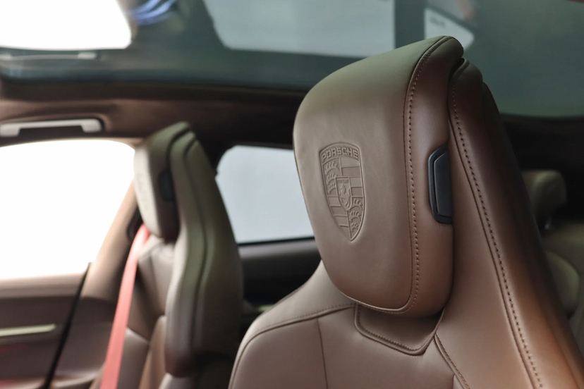 Foto do veículo PORSCHE TAYCAN 4 CROSS TURISMO ELÉTRICO 2023 15.740 KM R$ 620.000,00
