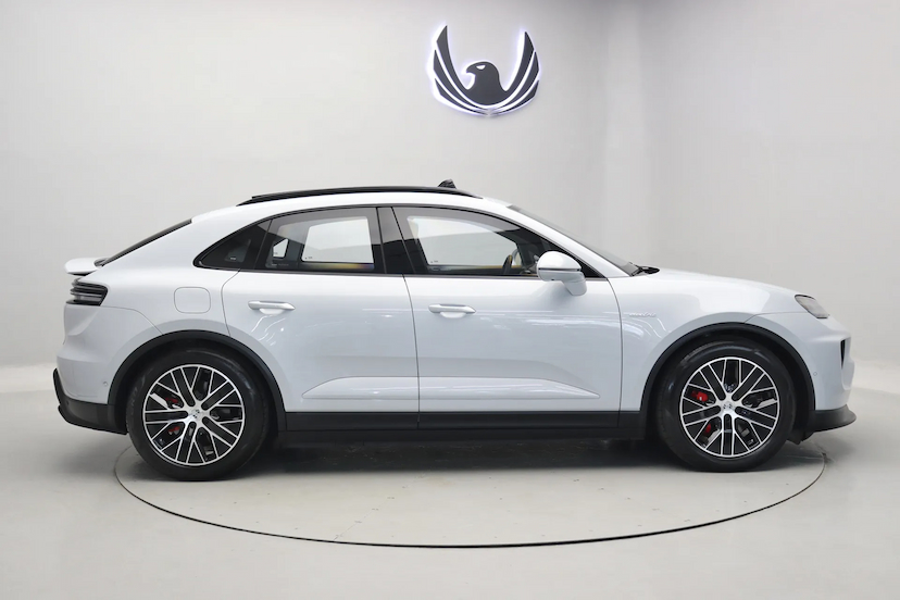 Foto do veículo PORSCHE MACAN 4S ELÉTRICO 2025 27.100 KM R$ 790.000,00